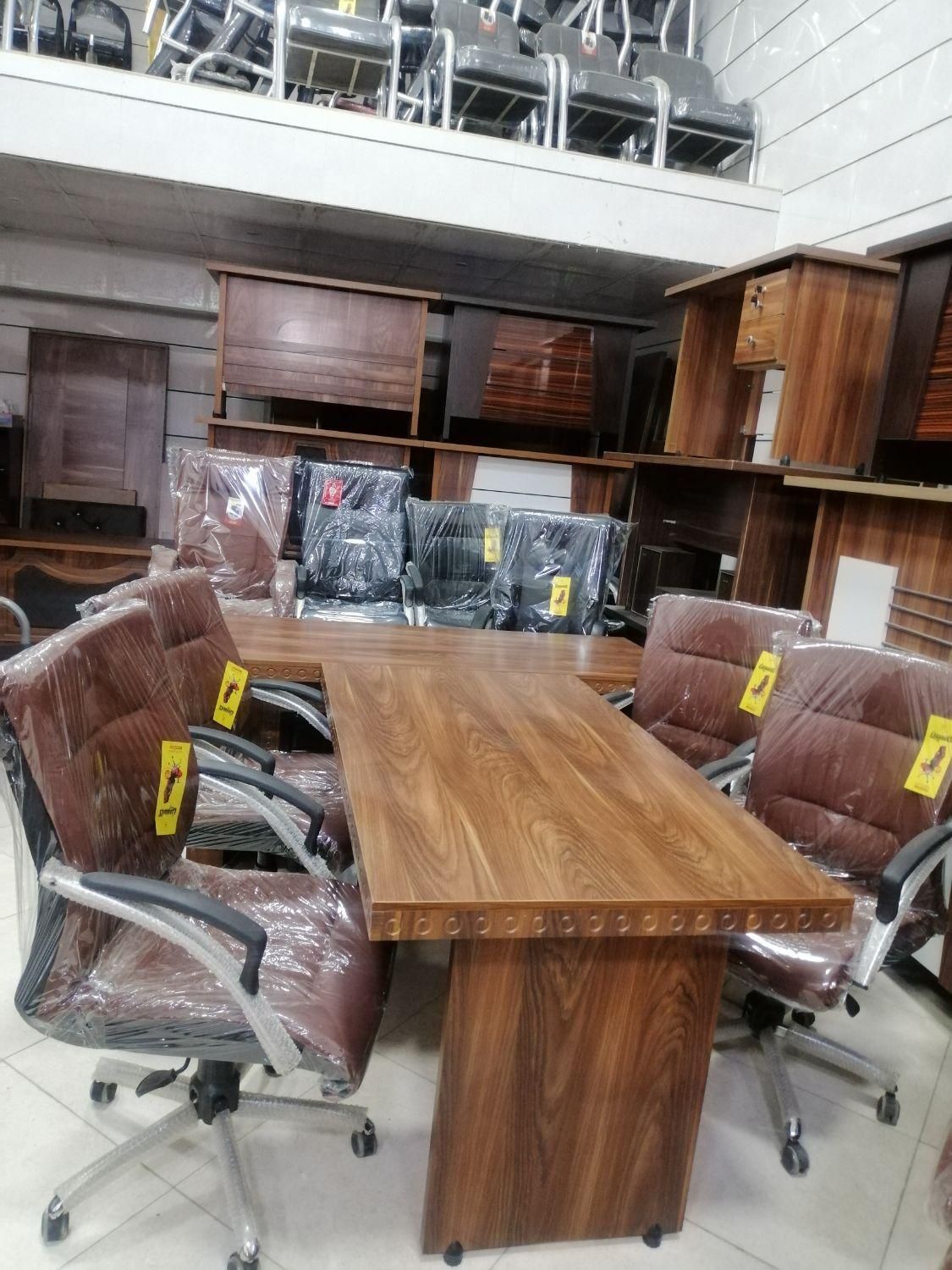 میز و صندلی اداری نو و دست دوم|دفتر کار|مشکیندشت, |دیوار