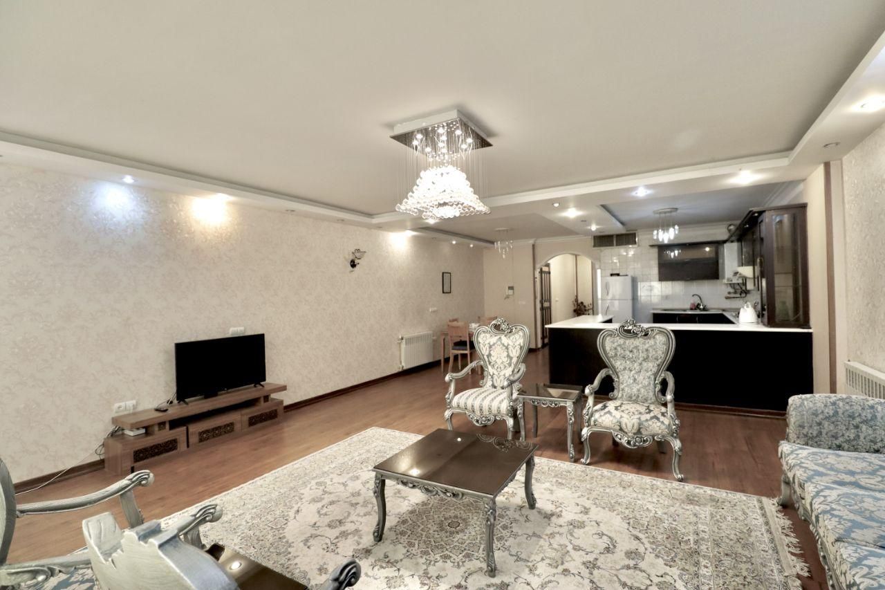 آپارتمان مبله نورگیر و دلباز/ کف پارکت/ فول|اجارهٔ کوتاهمدت آپارتمان و سوئیت|شیراز, تاچارا|دیوار