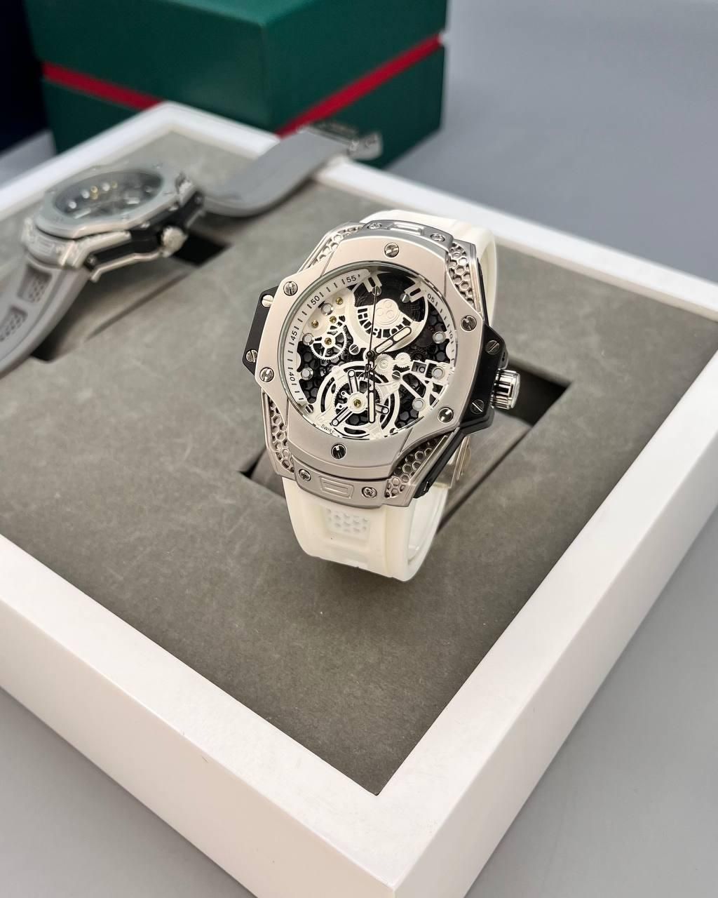 ساعت هابلوت دراگون|ساعت|شیراز, حافظیه|دیوار