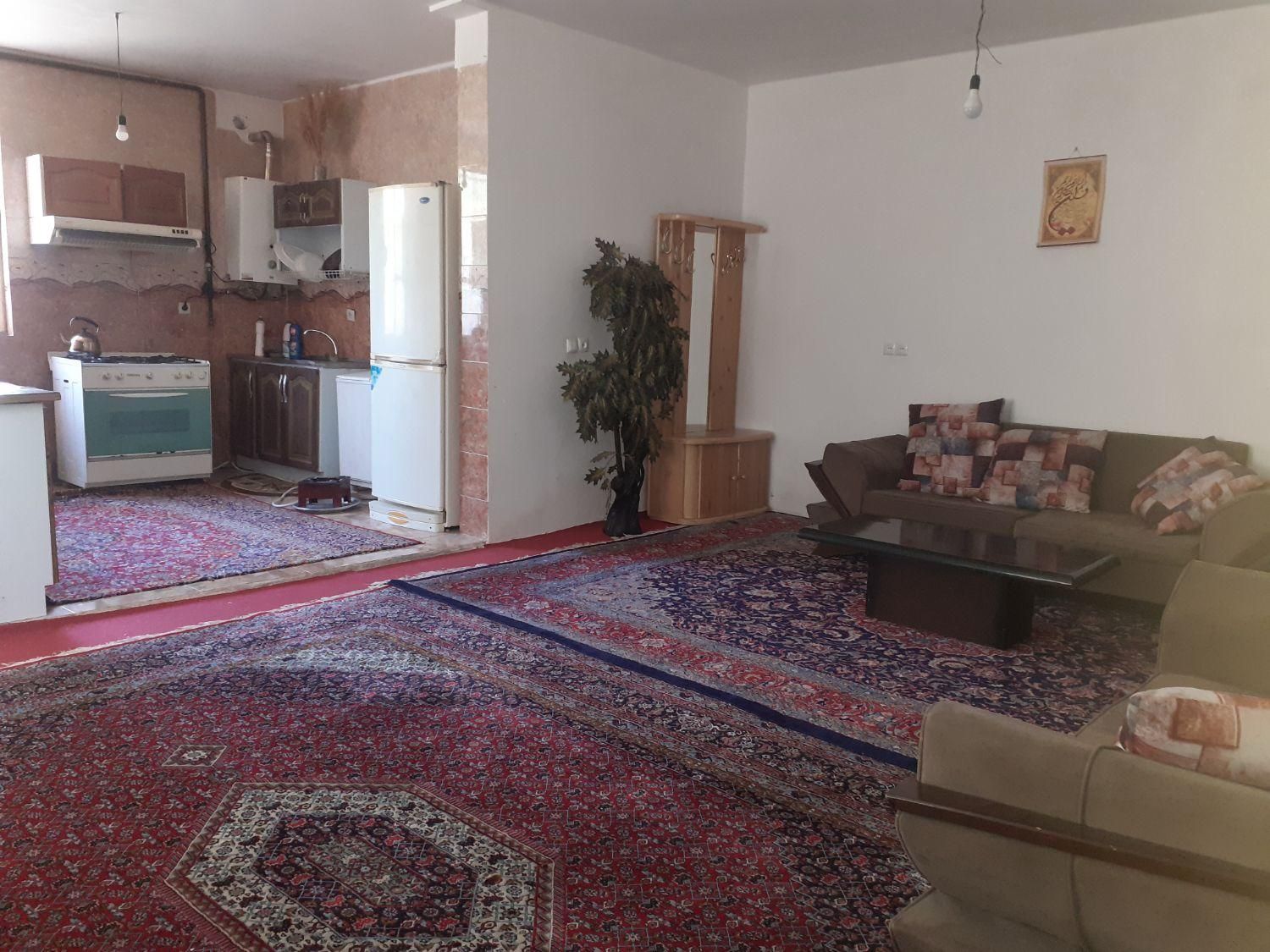 خانه باغ در عقیل اباد|اجارهٔ کوتاه‌مدت ویلا و باغ|اراک, |دیوار