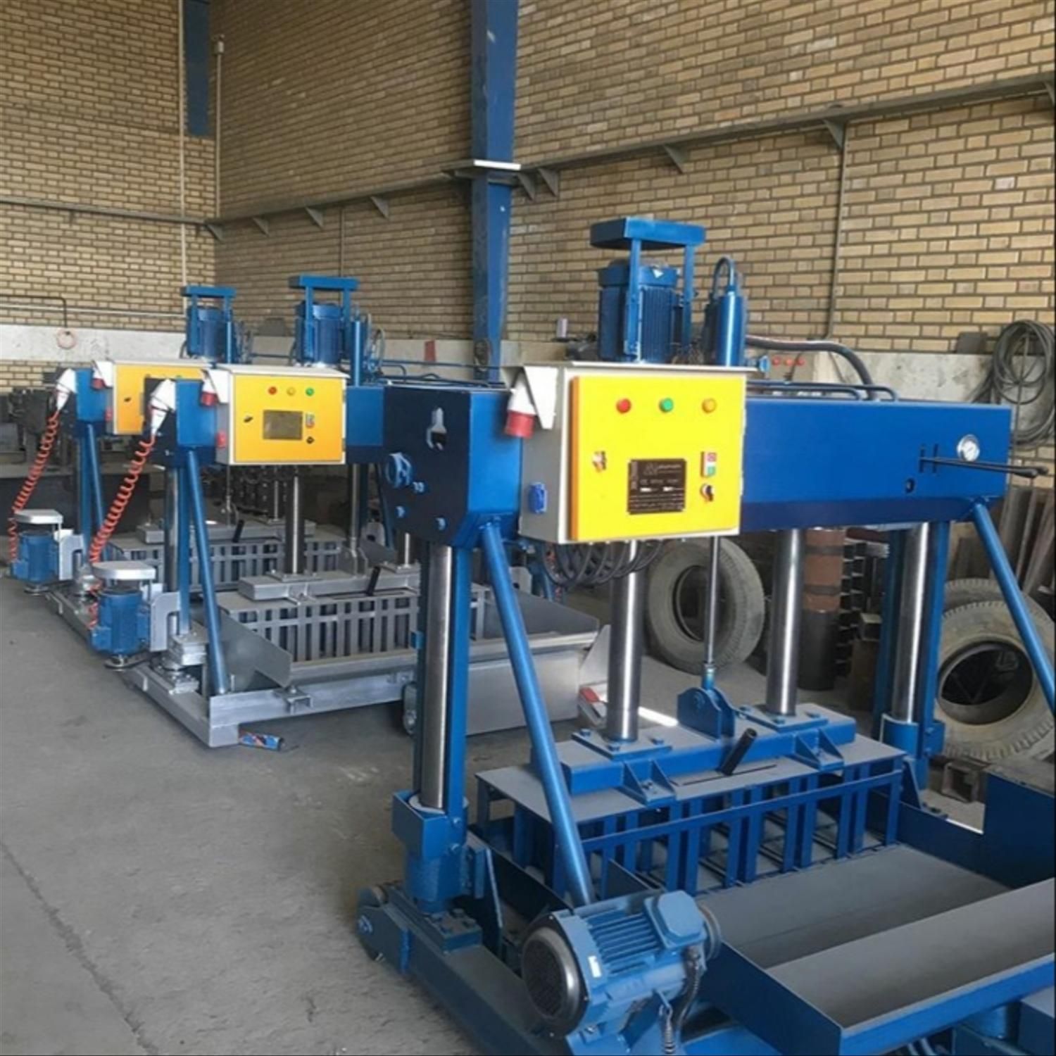 بلوک زن متحرک اتومات میکسر بالابر ساختمانی|ماشین‌آلات صنعتی|بجنورد, |دیوار