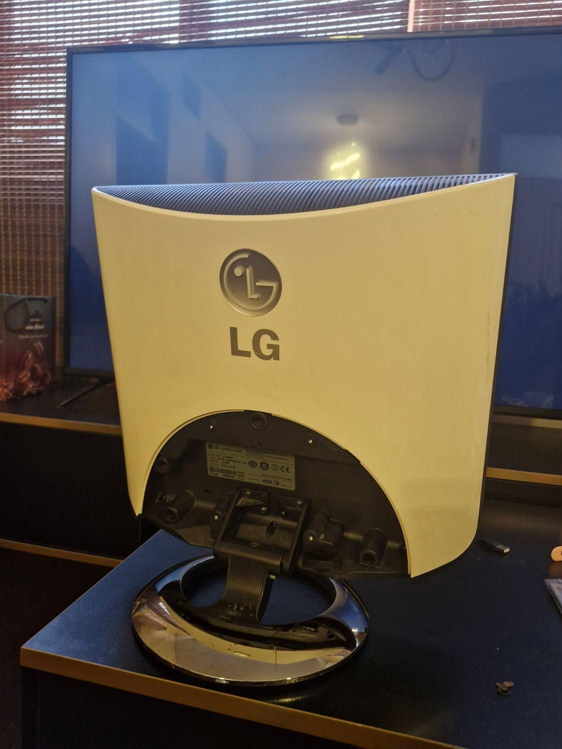 مانیتور ۱۷ اینچ LG و کیبورد|قطعات و لوازم جانبی رایانه|تهران, نواب|دیوار