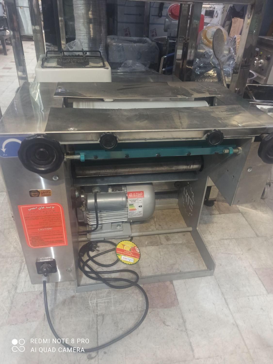 غلتک قلتک خمیر نانوایی پهن کن نان|کافیشاپ و رستوران|کرج, اصفهانیها|دیوار