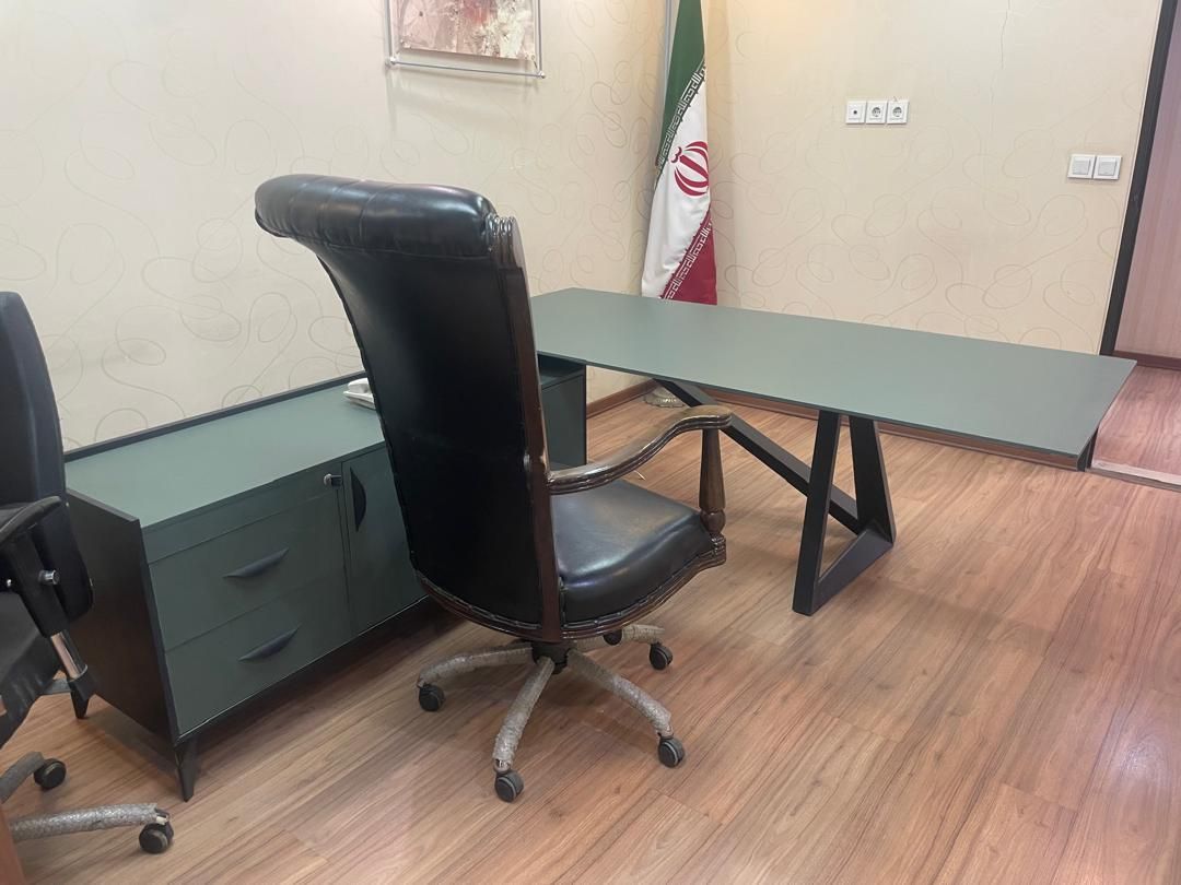 میز مدیریتی هم راه با صندلی چرمی|دفتر کار|تهران, جردن|دیوار
