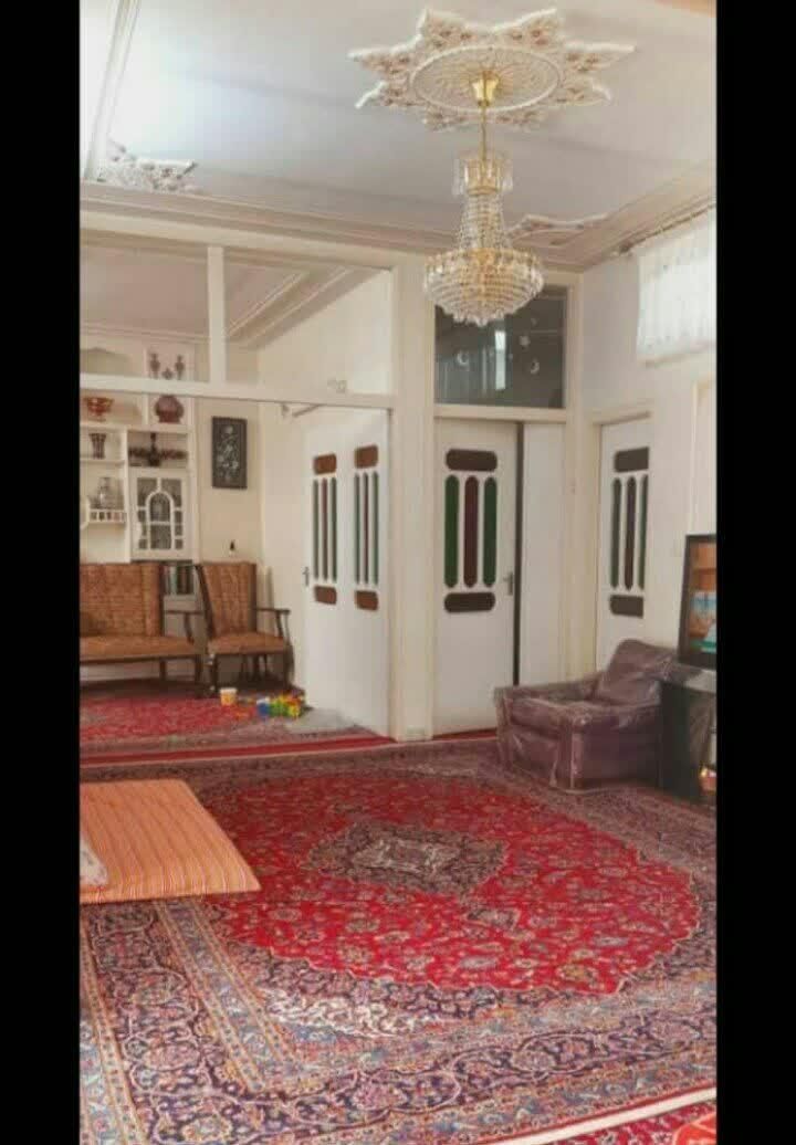 خانه ویلایی۲۲۰مترساخت ۸۰متر حیاط و۵۰متر زیر زمین|فروش خانه و ویلا|اصفهان, قلعه طبره|دیوار
