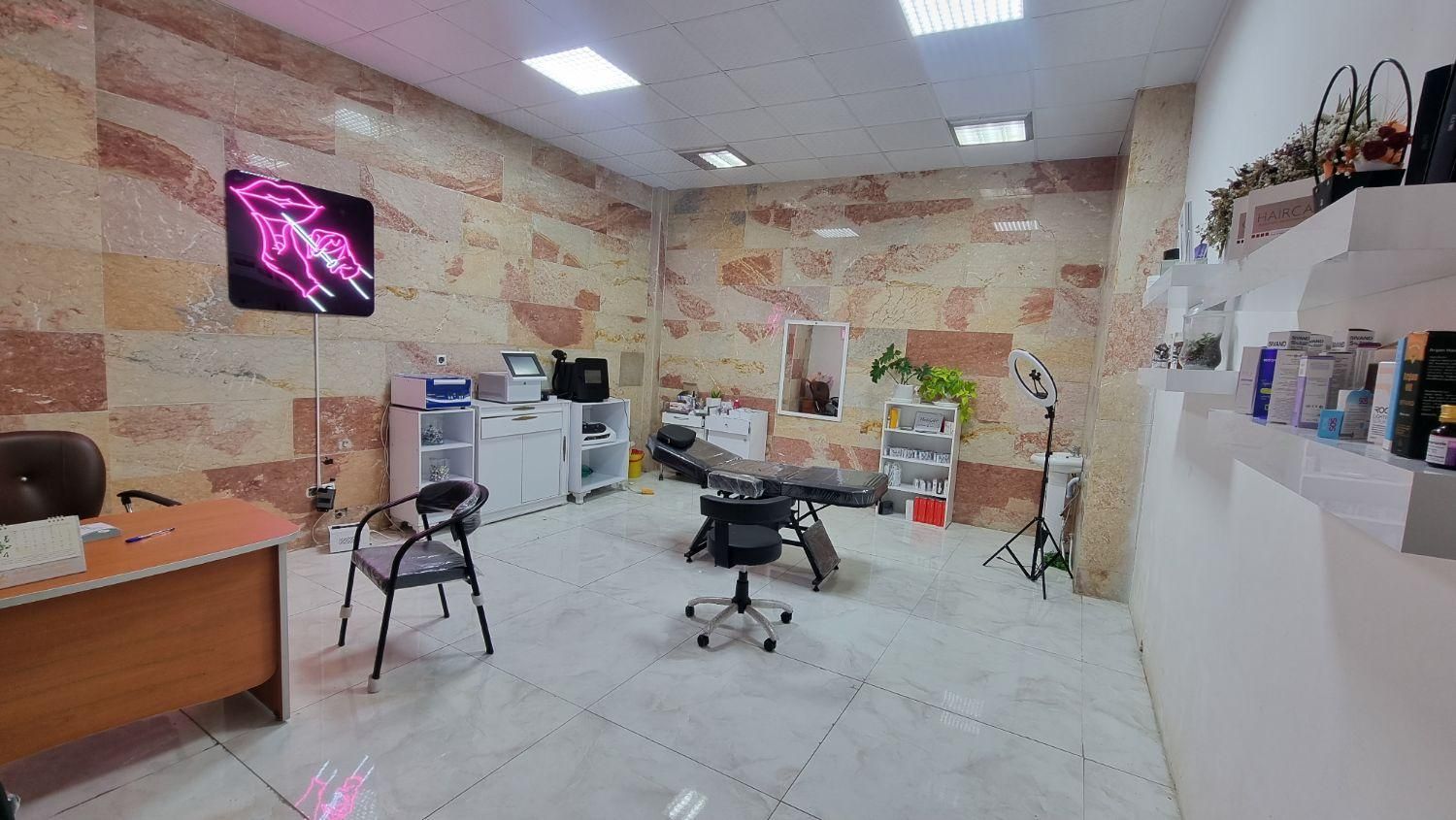 مراقبت از پوست و زیبایی با بهترین دستگاه ها و لیزر|خدمات آرایشگری و زیبایی|ساوه, |دیوار