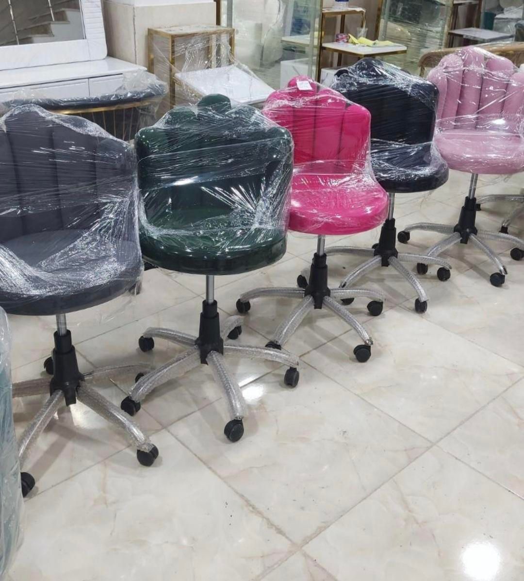 صندلی انگشتی|آرایشگاه و سالنهای زیبایی|رشت, امین الضرب|دیوار