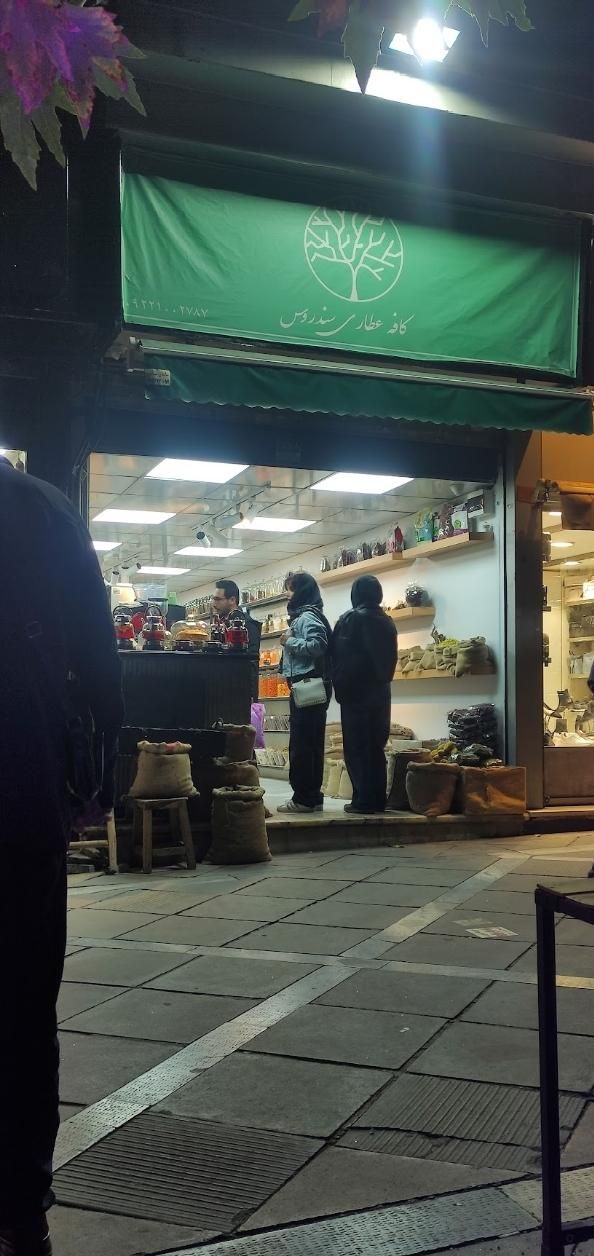 مغازه ۶۵ م ملکیت سرقفلی،سندتکبرگ.بر خیابان ولیعصر|فروش مغازه و غرفه|تهران, بلوار کشاورز|دیوار