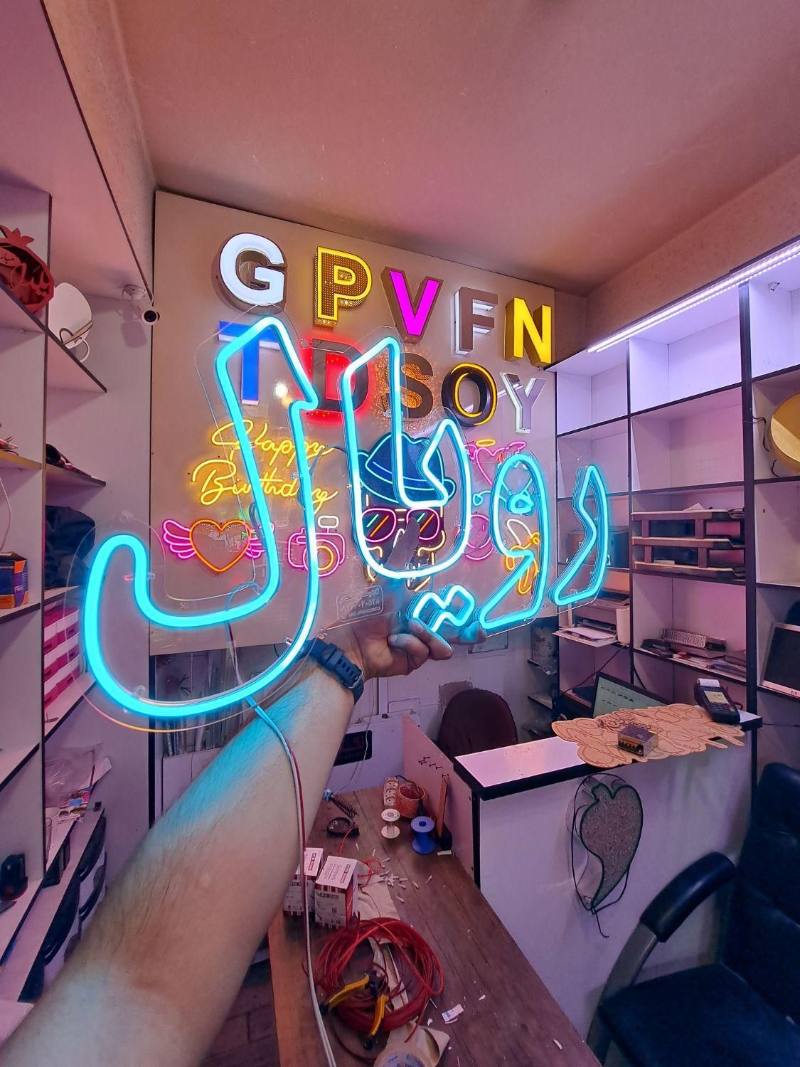 تابلو ال ای دی نئون نیون سیلیکونی شفاف شیشه ای|فروشگاه و مغازه|تبریز, |دیوار