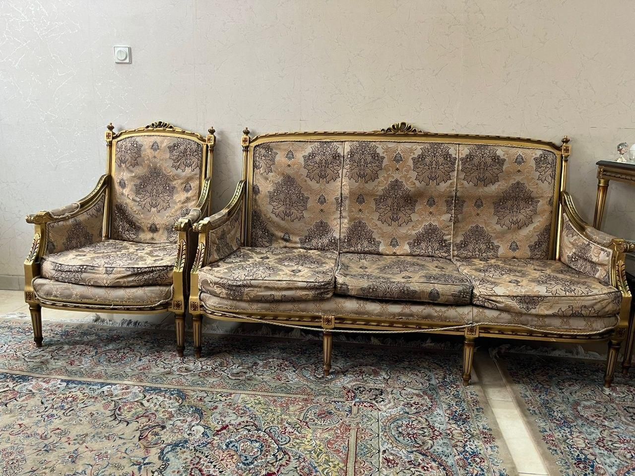 مبلمان چوب گردو ۹ نفره|مبلمان خانگی و میز عسلی|اصفهان, سروستان|دیوار