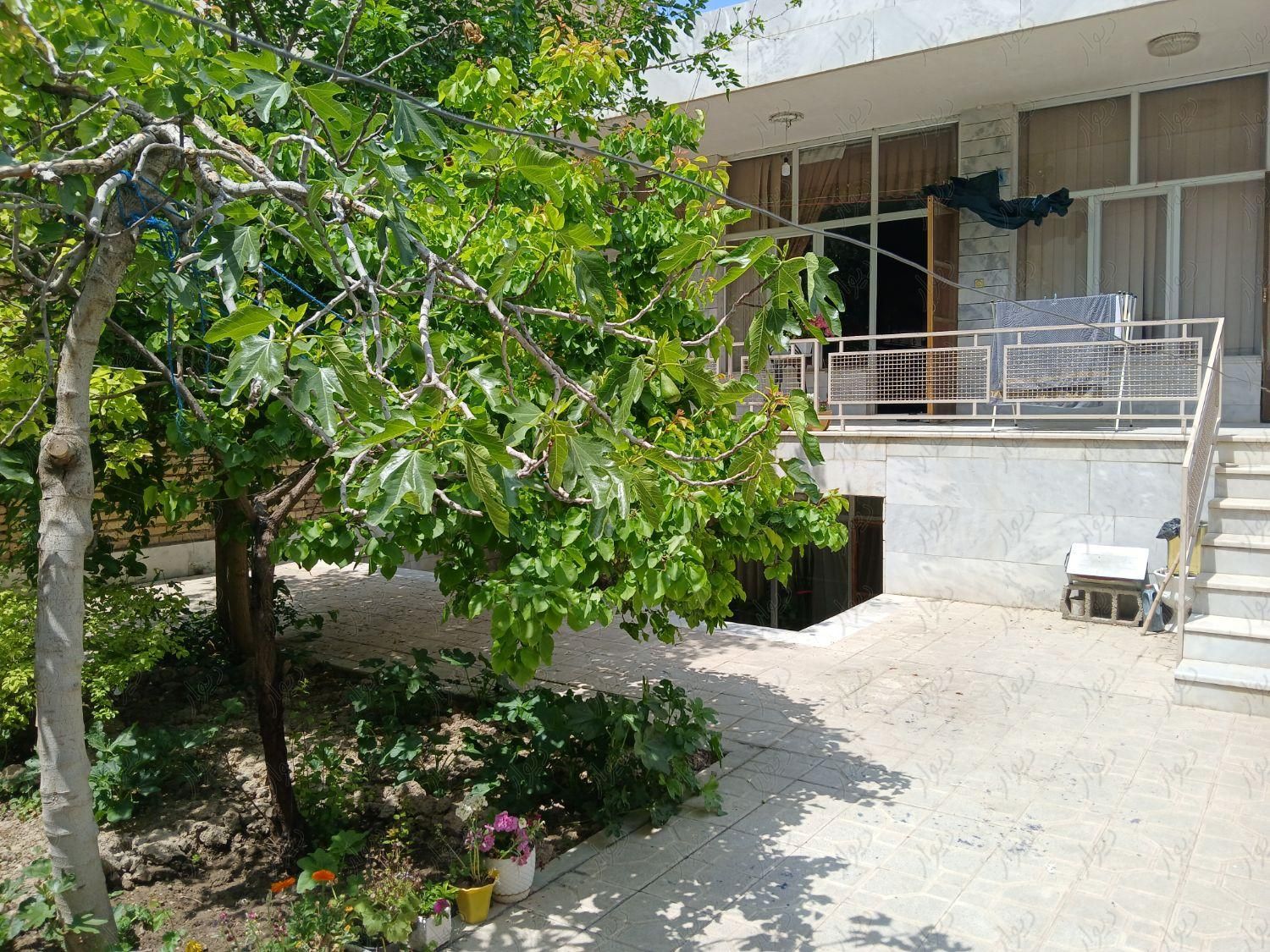 منزل دو طبقه ویلایی میرزاطاهر غربی|فروش خانه و ویلا|اصفهان, نصرآباد|دیوار