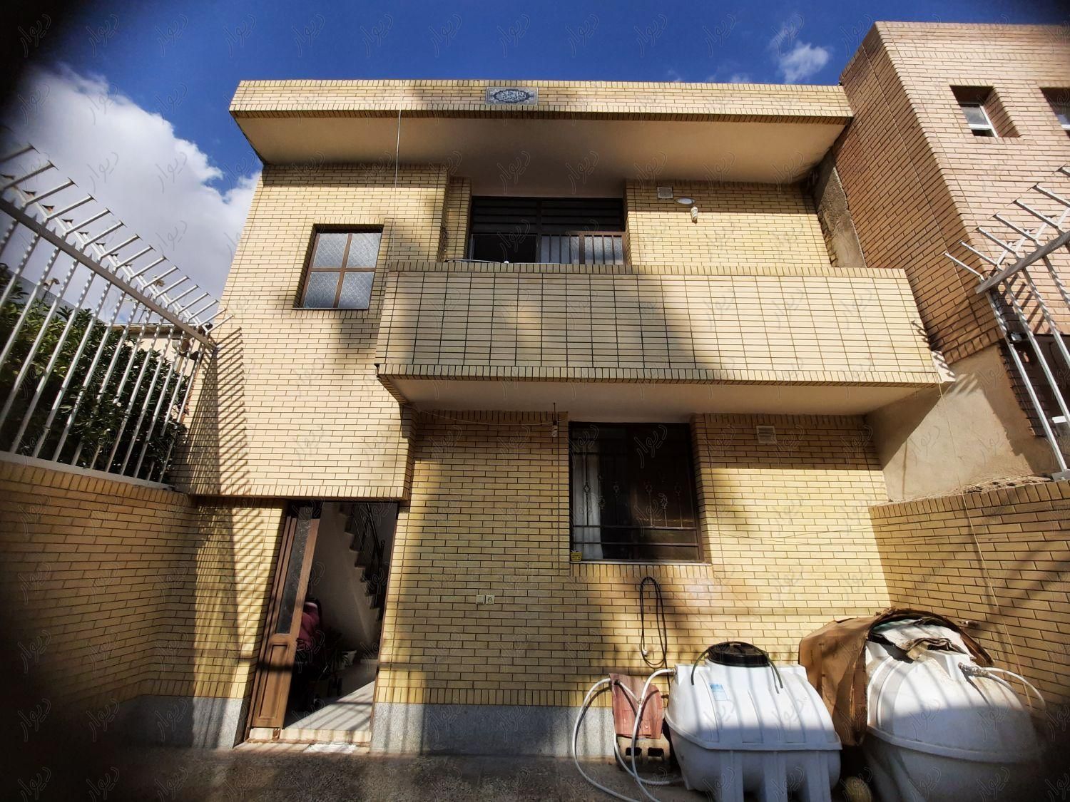 ویلایی دو طبقه،فقط طبقه همکف|فروش خانه و ویلا|شیراز, دروازه کازرون|دیوار