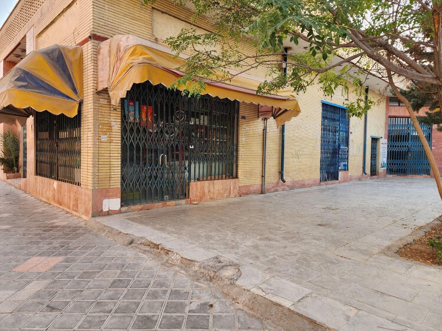مغازه ۵۲ متر بهارستان اردیبهشت غربی سنددار|فروش مغازه و غرفه|اصفهان, بهارستان|دیوار