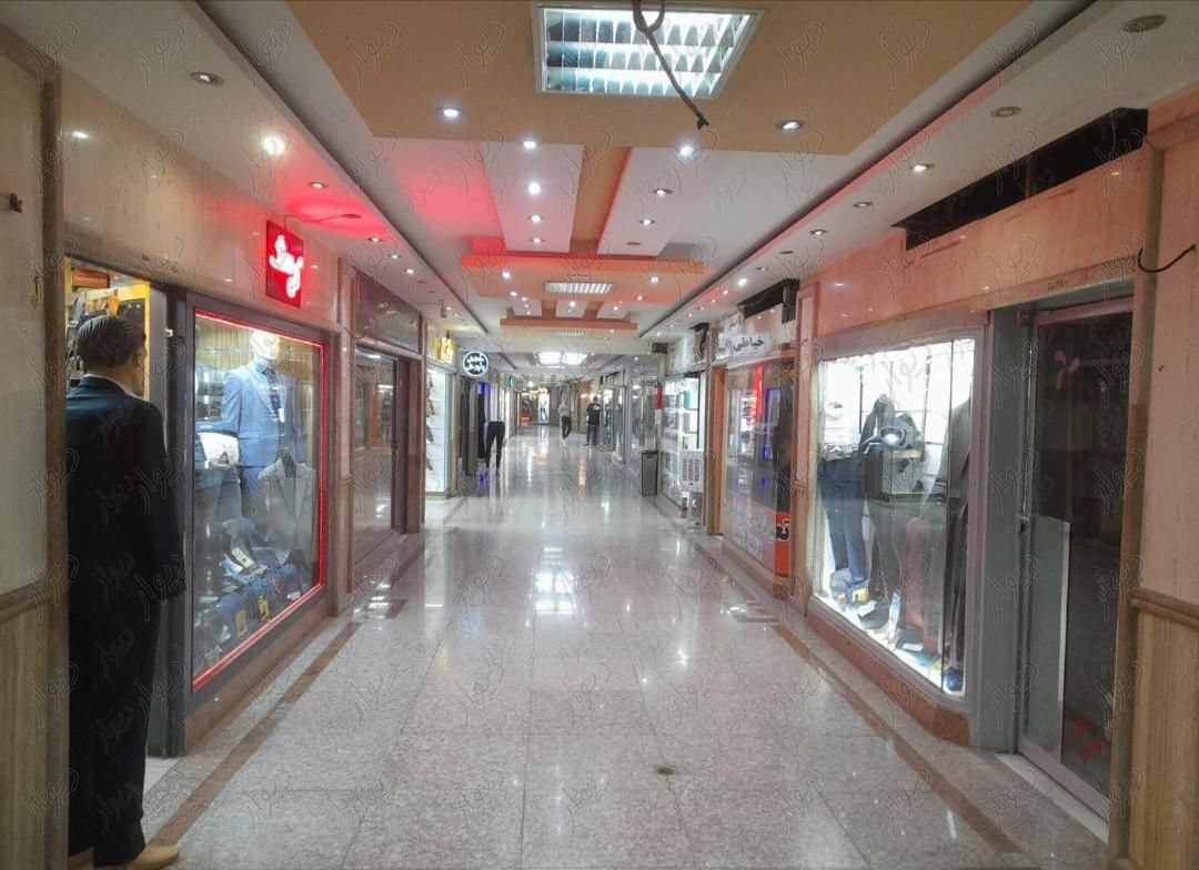 مغازه چهارباغ عباسی میدان انقلاب ۷متر|فروش مغازه و غرفه|اصفهان, عباس‌آباد|دیوار