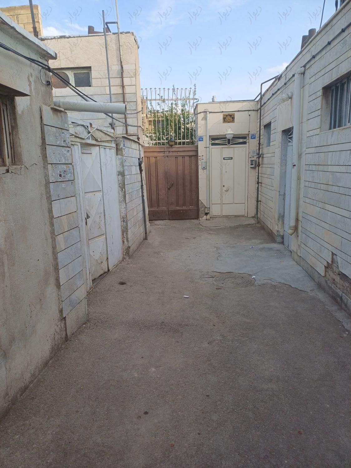 منزل دربست با همسایگان|اجارهٔ خانه و ویلا|اصفهان, احمدآباد|دیوار