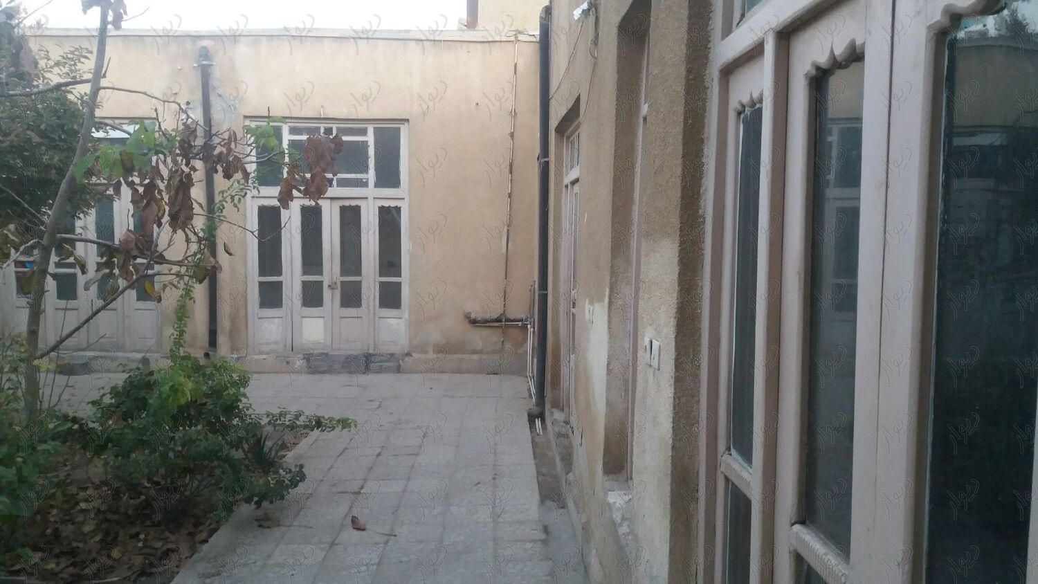 خانه کلنگی در خیابان پنج رمضان|فروش زمین و کلنگی|اصفهان, بیدآباد|دیوار