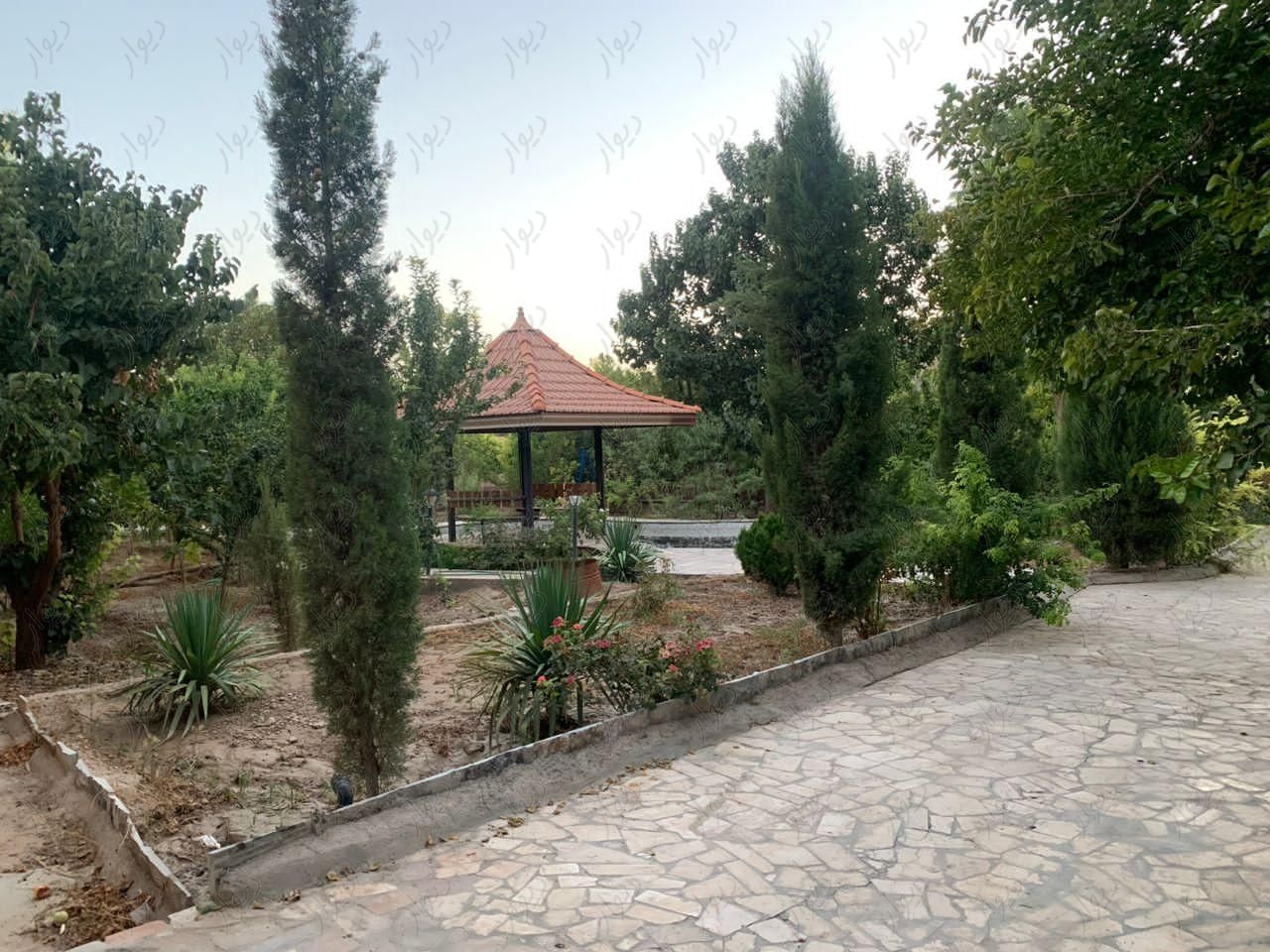 باغ ویلایی|اجارهٔ خانه و ویلا|اصفهان, آبشار|دیوار