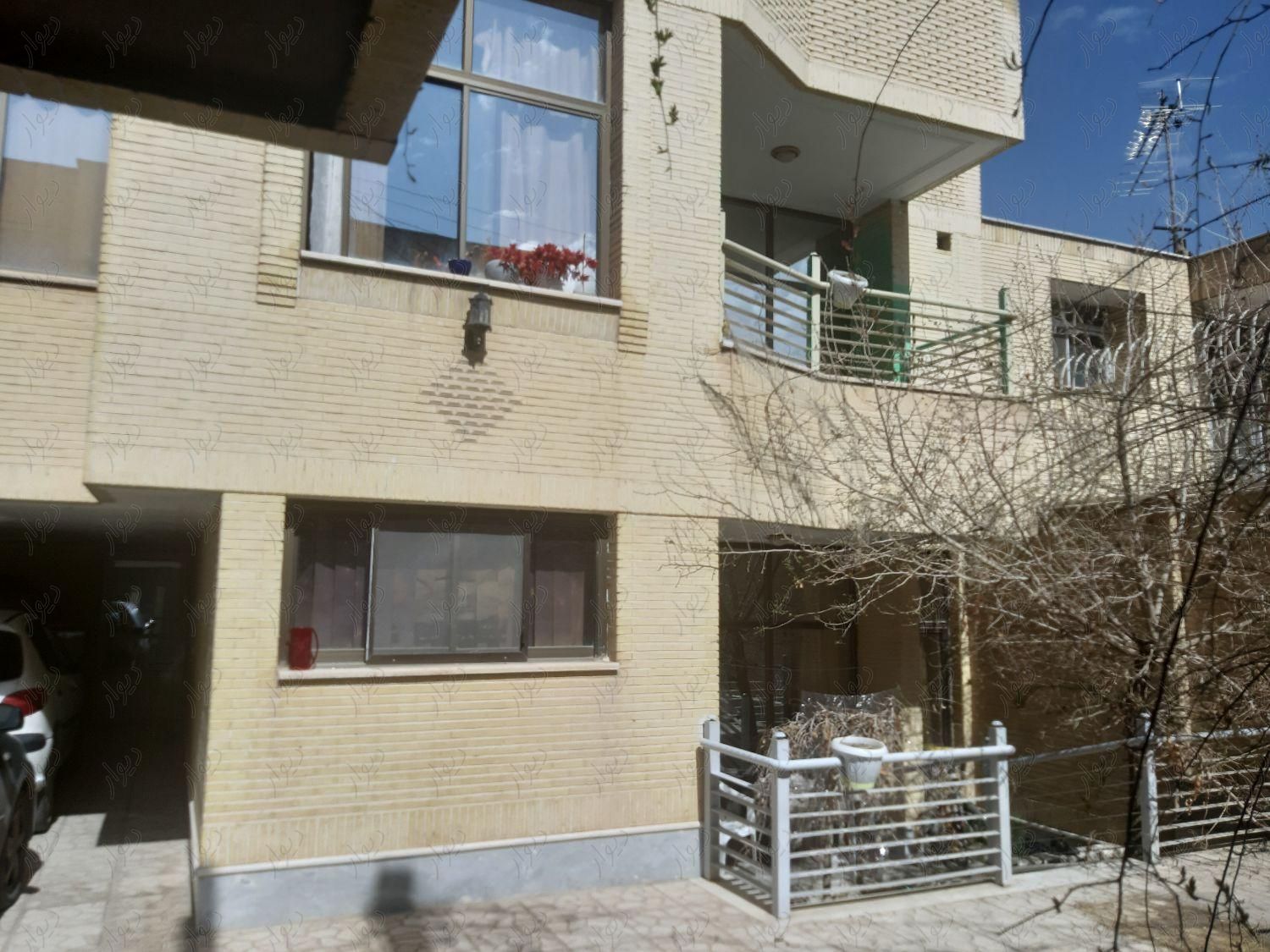منزل ویلایی دو طبقه با زیرزمین سوییت شهرک فاضل|فروش خانه و ویلا|اصفهان, شهید رجائی|دیوار