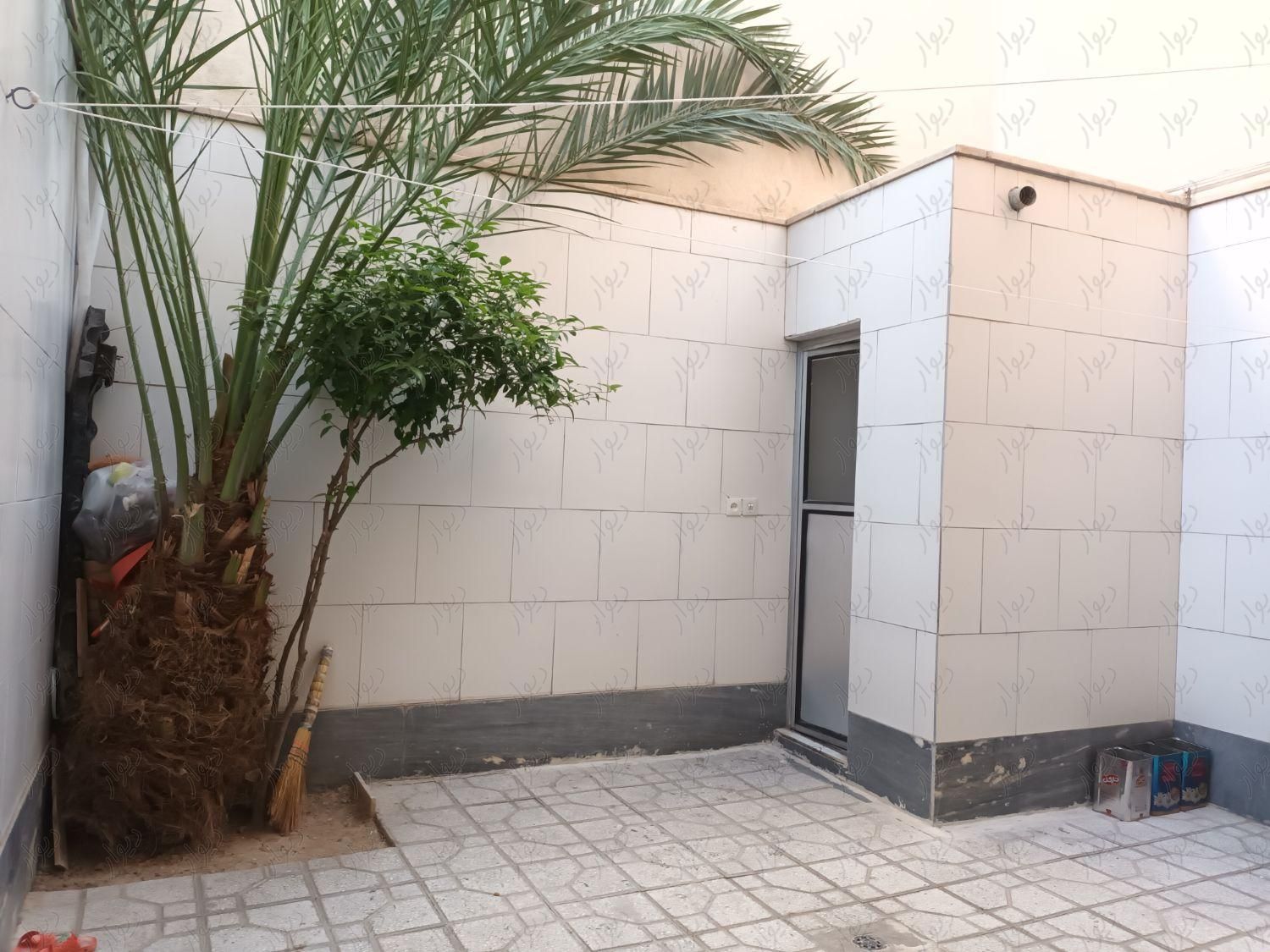 درب ساخت طبقه همکف محل و دارای حیاط اختصاصی|اجارهٔ خانه و ویلا|اصفهان, لاله|دیوار