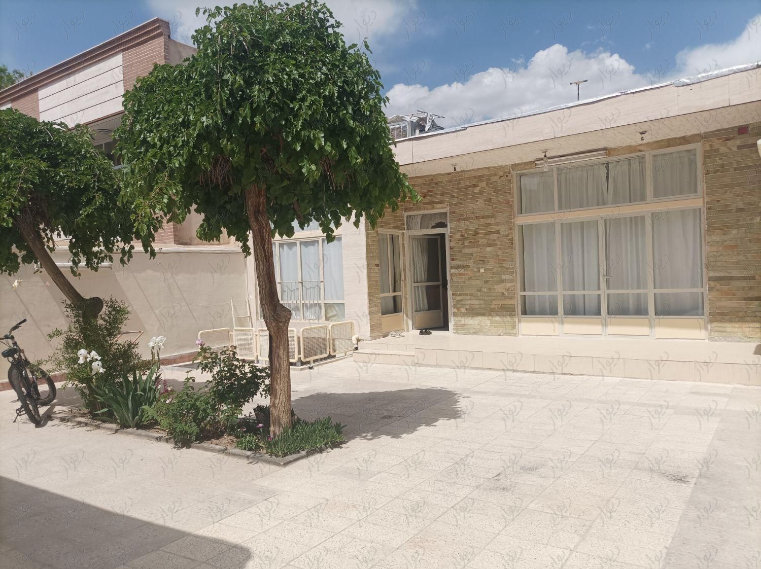 منزل ویلایی خیابان فروغی ۲۴۲ متر|فروش خانه و ویلا|اصفهان, نقش جهان|دیوار