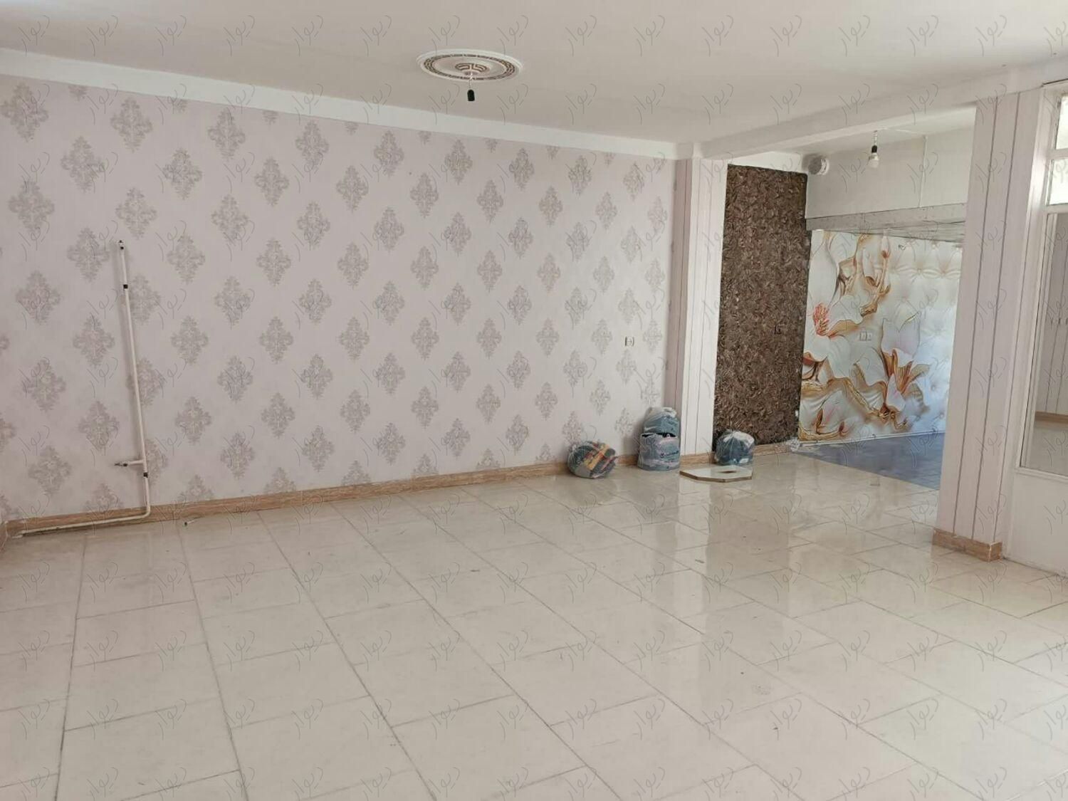 طبقه اول خانه ویلایی|اجارهٔ خانه و ویلا|تهران, خزانه|دیوار
