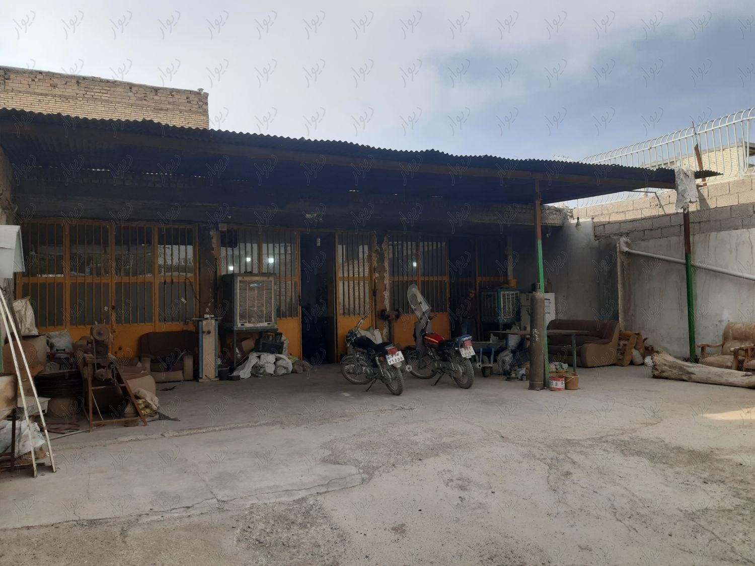 گاراژ تجاری ۲۴۵ متری با برق ۳فاز|فروش دفاتر صنعتی، کشاورزی و تجاری|اصفهان, رهنان|دیوار