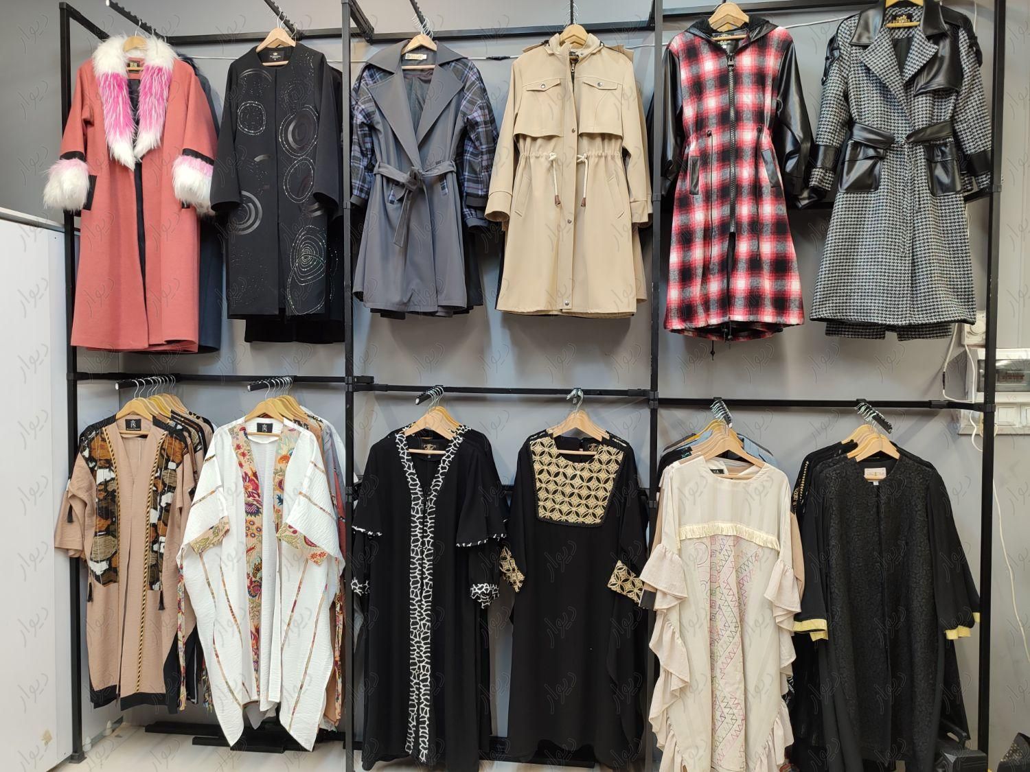 واگذاری اجناس پوشاک زنانه مانتو و چک|اجارهٔ مغازه و غرفه|مشهد, محله طلاب|دیوار