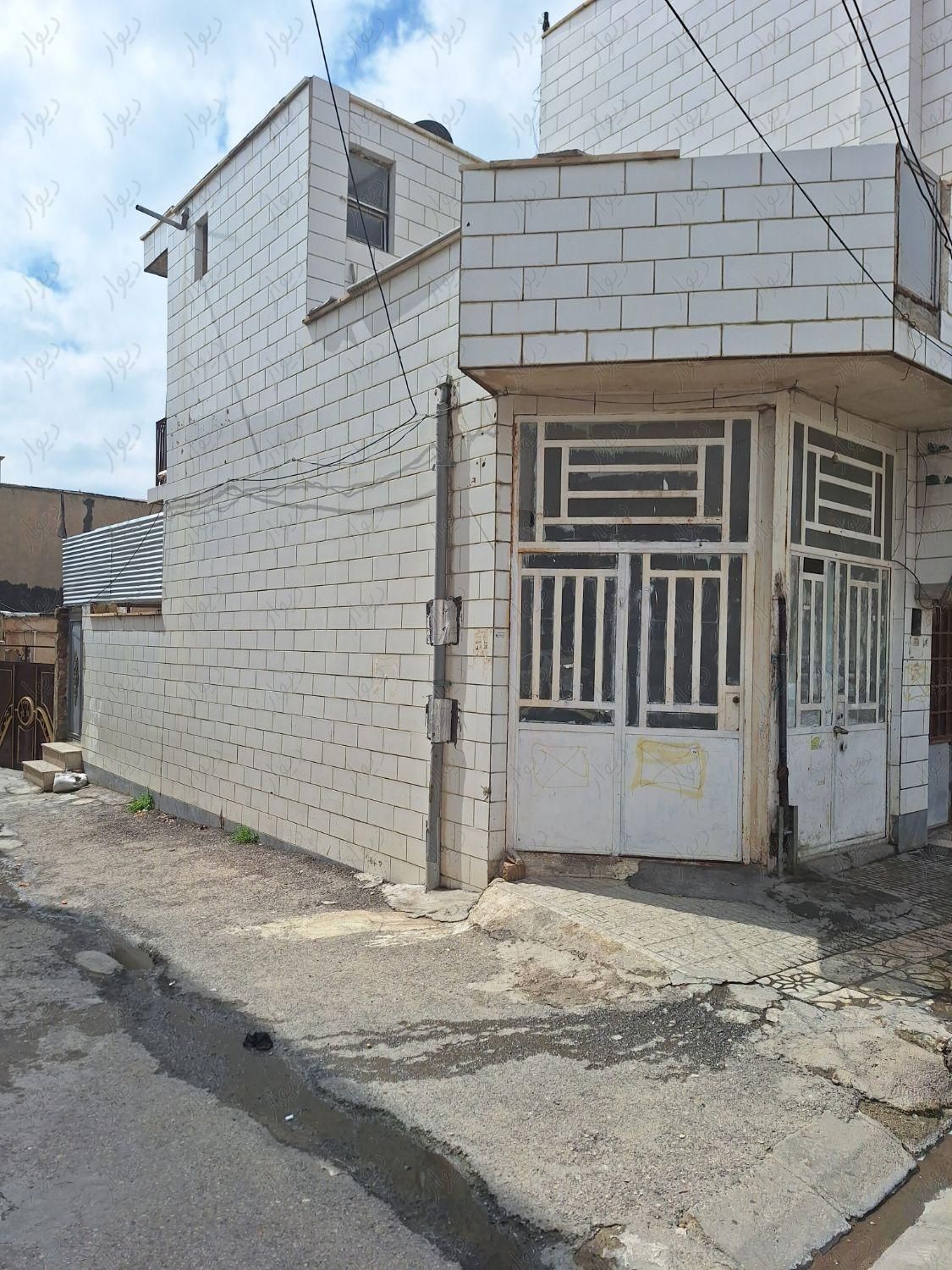خانه دو طبقه با مغازه تجاری شهرستانی ۱۸۵متر|فروش خانه و ویلا|اسلام‌‌آباد غرب, |دیوار