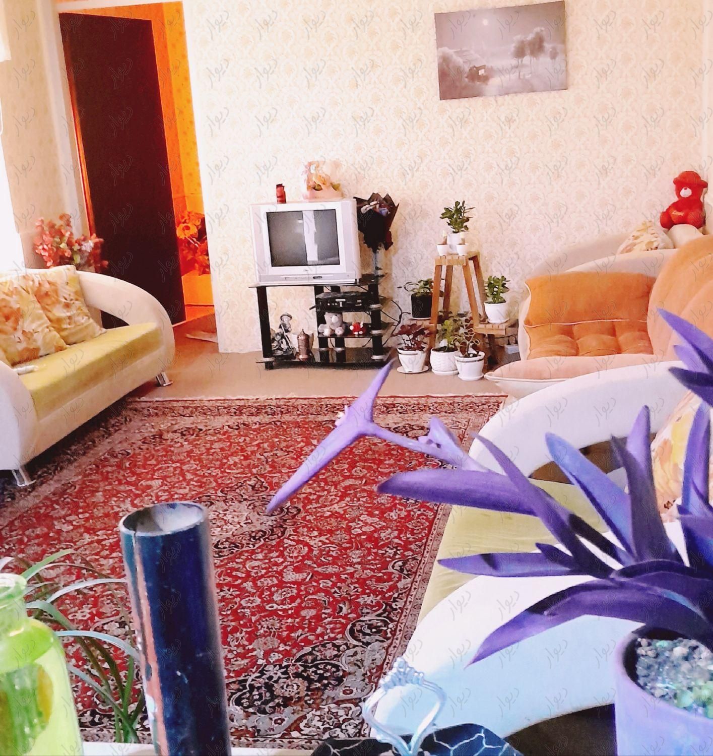 منزل مبله چهارراه شریف آباد به سمت بلوار اتحاد|اجارهٔ کوتاه مدت آپارتمان و سوئیت|شیراز, شریف‌آباد|دیوار