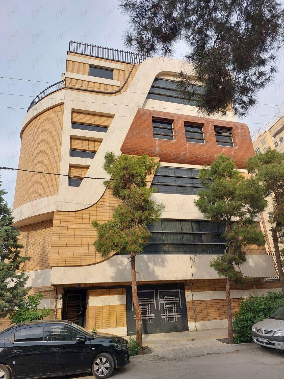 آپارتمان۳بربامتریال عالی۱۷۲متر۳خوابه حیاطاختصاصی|فروش آپارتمان|اصفهان, عسگریه|دیوار