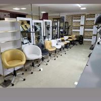 دکور وآینه صندلی سرشور پدیکور میزناخن آرایشگاه|آرایشگاه و سالن‌های زیبایی|سنندج, |دیوار