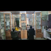 ویترین آرایشگاه و آیینه ۳عددبا  ترولی|آرایشگاه و سالن‌های زیبایی|تهران, خانی‌آباد نو|دیوار