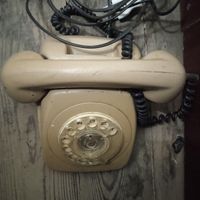 فروش دو عدد تلفن قدیمی و آنتیک|تلفن رومیزی|آستانه اشرفیه, |دیوار