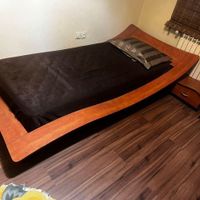 تخت همراه با تشک و میز عسلی کشودار|تشک تختخواب|تهران, جردن|دیوار