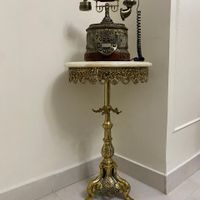 میز برنجی و تلفن با ریزه کاری ظریف|میز تلفن|تهران, اختیاریه|دیوار