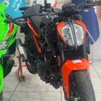 دوک کی تی ام 250 (KTM)|موتورسیکلت|شیراز, ظهور|دیوار