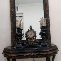 آینه و کنسول به همراه ساعت و شمعدان