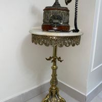 میز برنجی و تلفن با ریزه کاری ظریف|میز تلفن|تهران, اختیاریه|دیوار