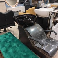 تجهیزات ارایشگاهی پارتیشن صندلی اصلاح سرشور سالن|آرایشگاه و سالن‌های زیبایی|شیراز, آبیاری|دیوار