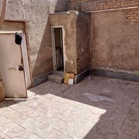 حیاط دوطبقه مورد اجاره همکف راه و امتیازات مستقل|اجارهٔ خانه و ویلا|تبریز, |دیوار