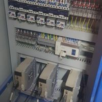 برقکار صنعتی تابلو برق PLC/CNC بچینگ بتون آسفالت|خدمات پیشه و مهارت|اهواز, سیصد دستگاه|دیوار