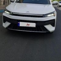 کی ام سی J۷، مدل ۱۴۰۲
