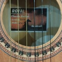 گیتار رویال در حد نو سیم مشکی طلایی|گیتار، بیس و امپلیفایر|مشهد, صیاد شیرازی|دیوار