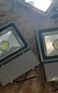 تعمیرات انواع لامپ ارائه کلیه خدمات فنی ساختمانی