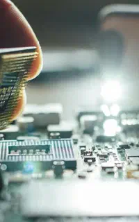 خدمات شبکه،کامپیوتر،سخت افزار،نرم افزارو تلفن voip