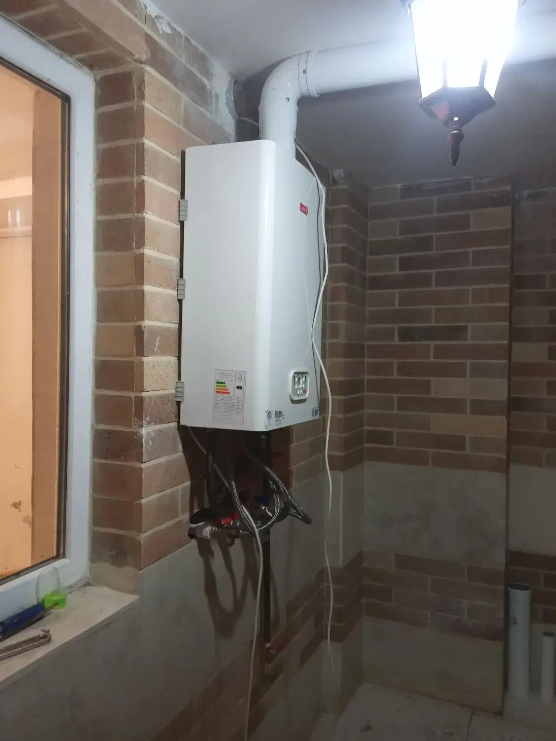 نصب و تعمیر آبگرمکن دیواری،شیرآلات،پمپ آب،لوله کشی|خدمات پیشه و مهارت|همدان, |دیوار