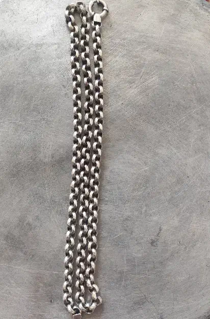 زنجیر نقره|جواهرات|اهواز, زندوکیلی|دیوار