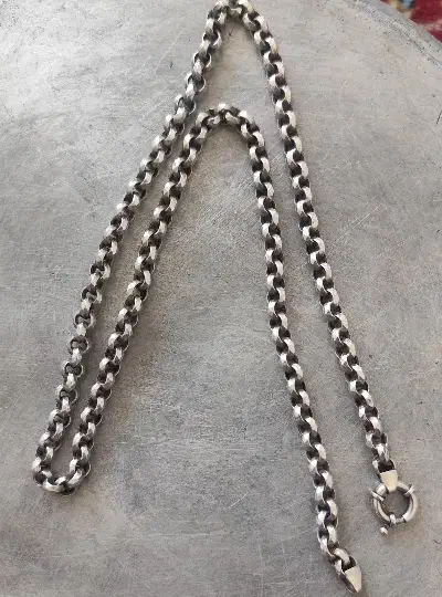 زنجیر نقره|جواهرات|اهواز, زندوکیلی|دیوار