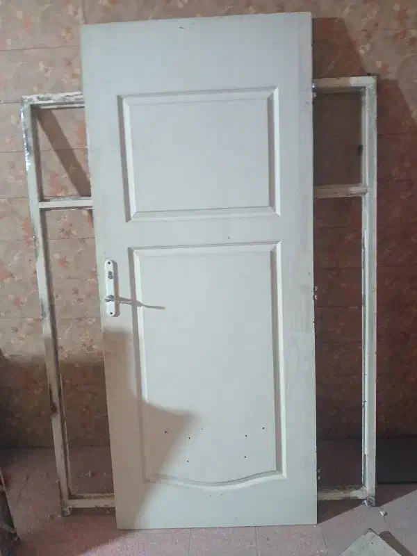 ۱کفند درب چوبی وپنجره اهنی سالم بدون پوسیدگی|مصالح و تجهیزات ساختمان|رفسنجان, |دیوار