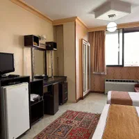 هتل/سوییت/اتاق های دوتخته سه تخته چهارتخته تمیز|اجارهٔ کوتاه‌مدت آپارتمان و سوئیت|اصفهان, باغ گلها|دیوار